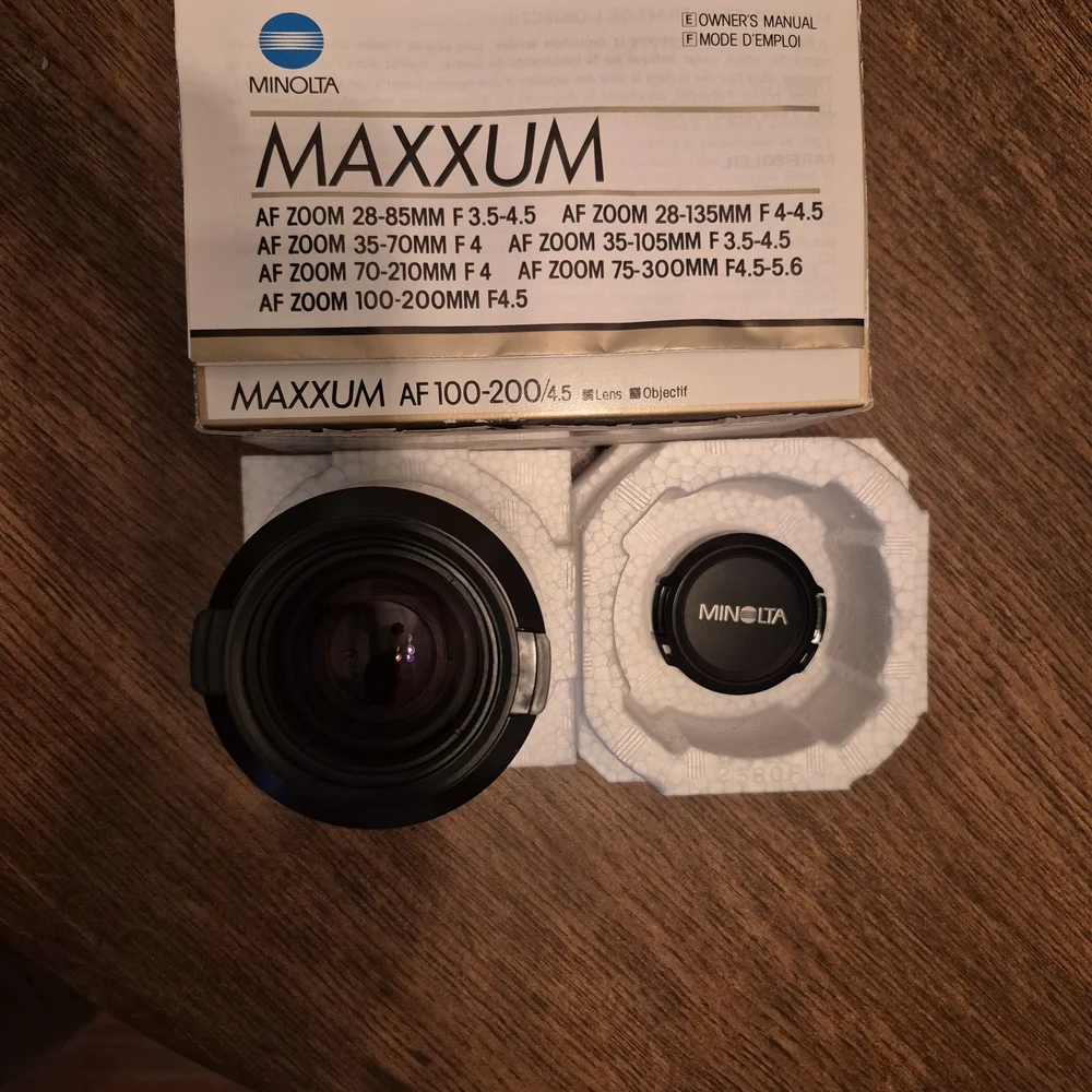 Minolta Maxxum 5000 35mm Film Black Camera with Flash. Collectable Vintage.